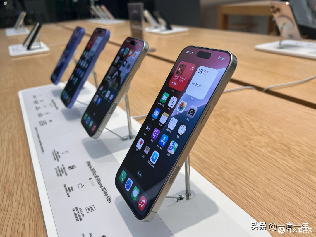 iPhone 18 Fold爆料出炉 国货之光旗舰价比百元机果粉心碎!
