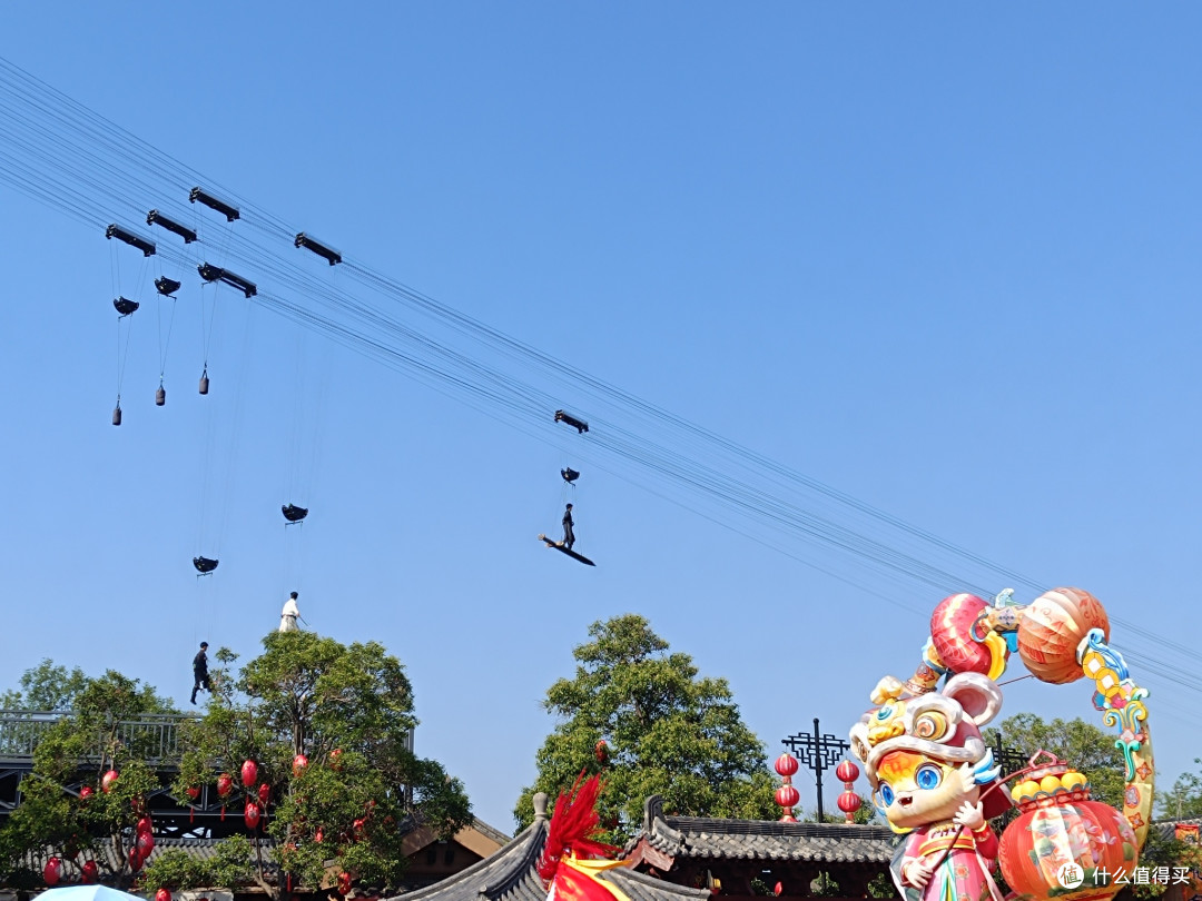 清明上河园看“御剑飞仙”：空中武侠挺有意思