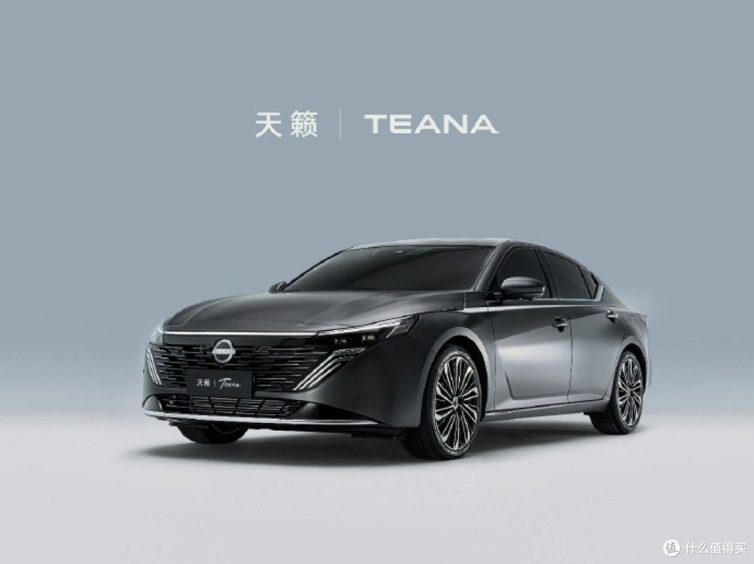 贯穿式头尾灯、发光字母标识、TEANA尾标回归,东风日产天籁PLUS