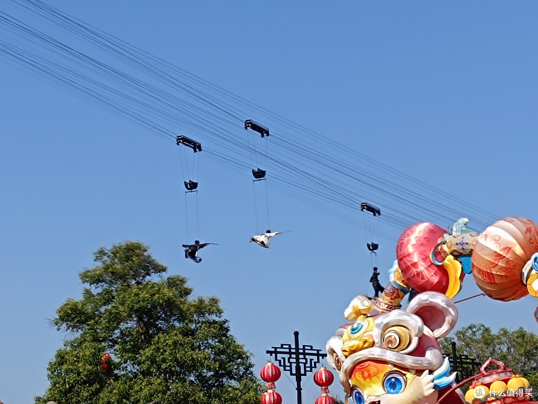 清明上河园看“御剑飞仙”：空中武侠挺有意思