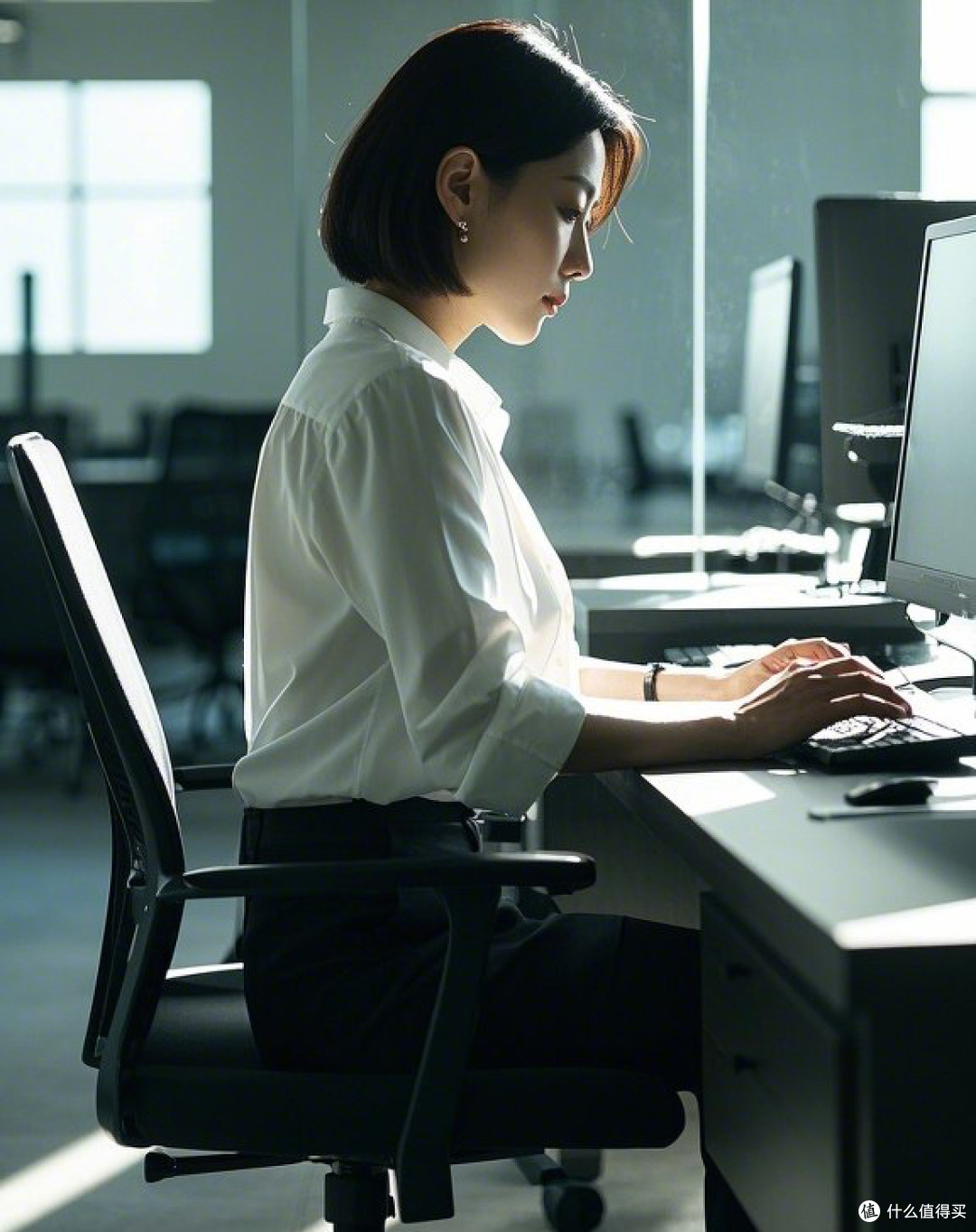 你的脖子正在“报警”!低头族、办公族必看的颈椎自救指南