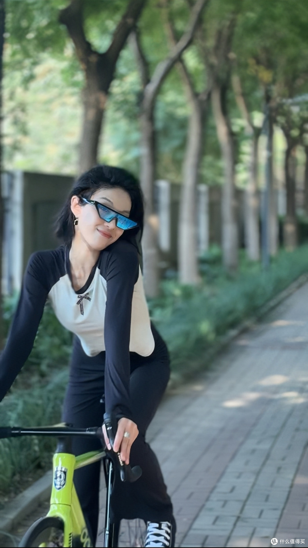 追光女孩的骑行搭子!演员马栗的同款公路车