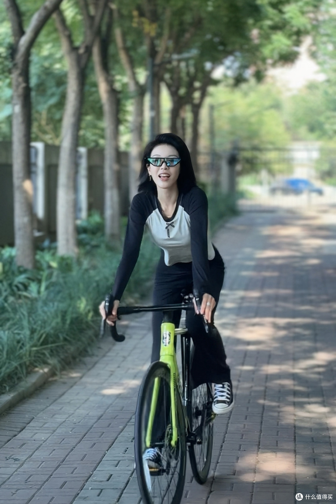 追光女孩的骑行搭子!演员马栗的同款公路车