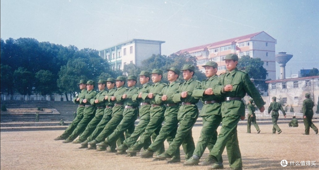 从“淬炼成钢”到“青春课堂”：中国校园军训70年变迁史