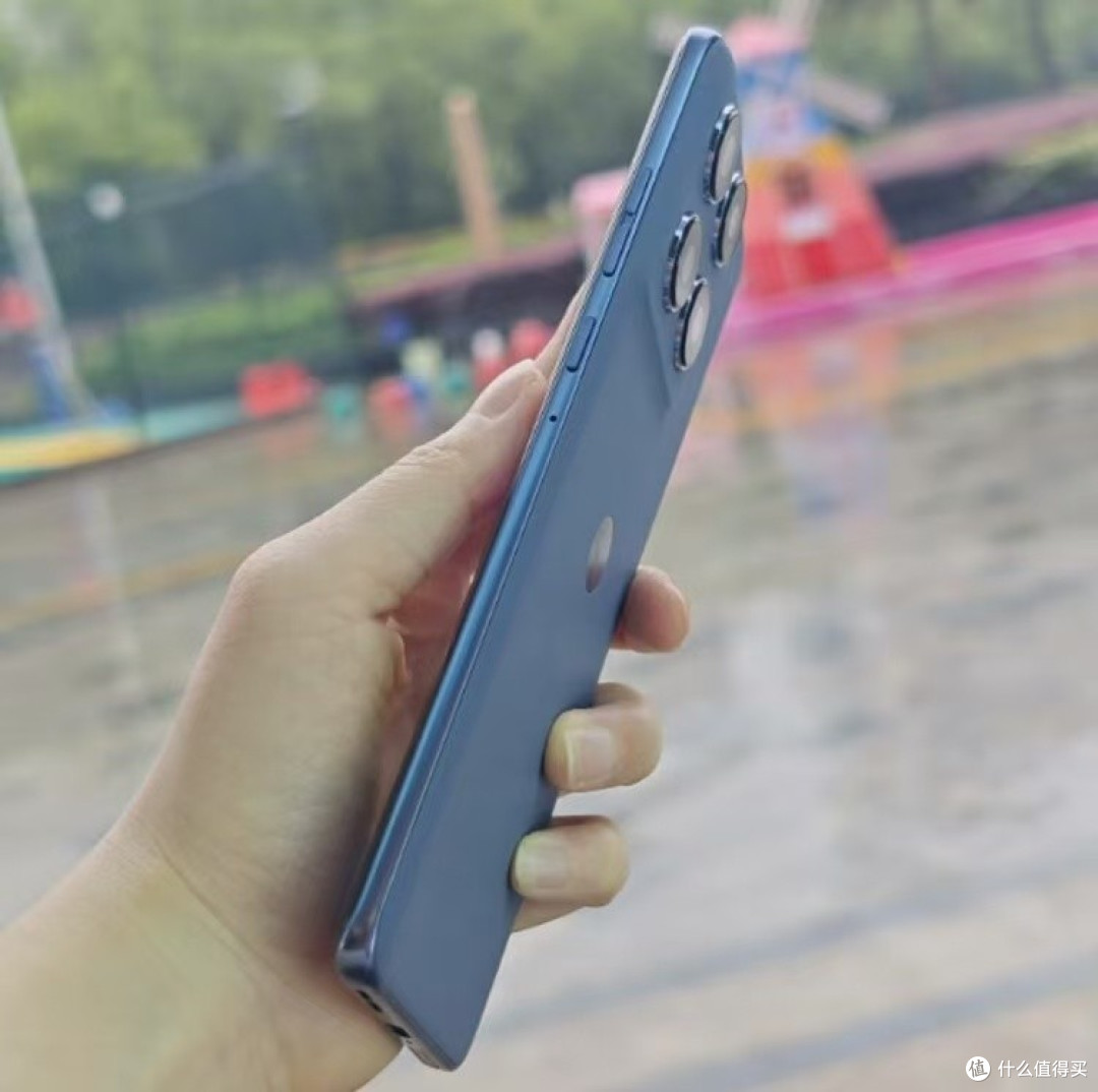 摩托罗拉豁出去了,四年质保+天玑7400+5500mAh,跌至1146元