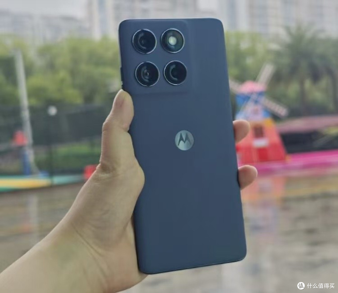 摩托罗拉豁出去了,四年质保+天玑7400+5500mAh,跌至1146元