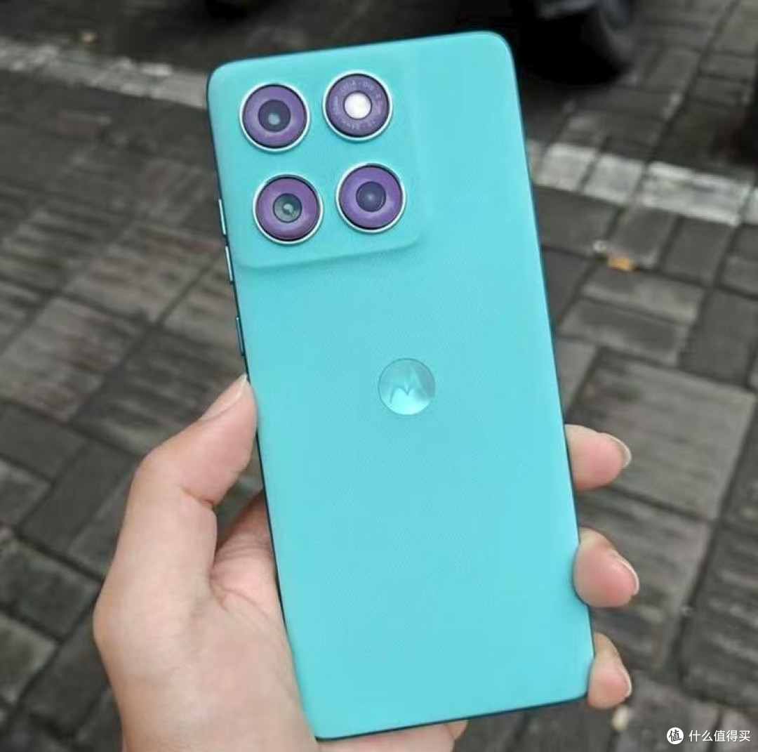 摩托罗拉豁出去了,四年质保+天玑7400+5500mAh,跌至1146元