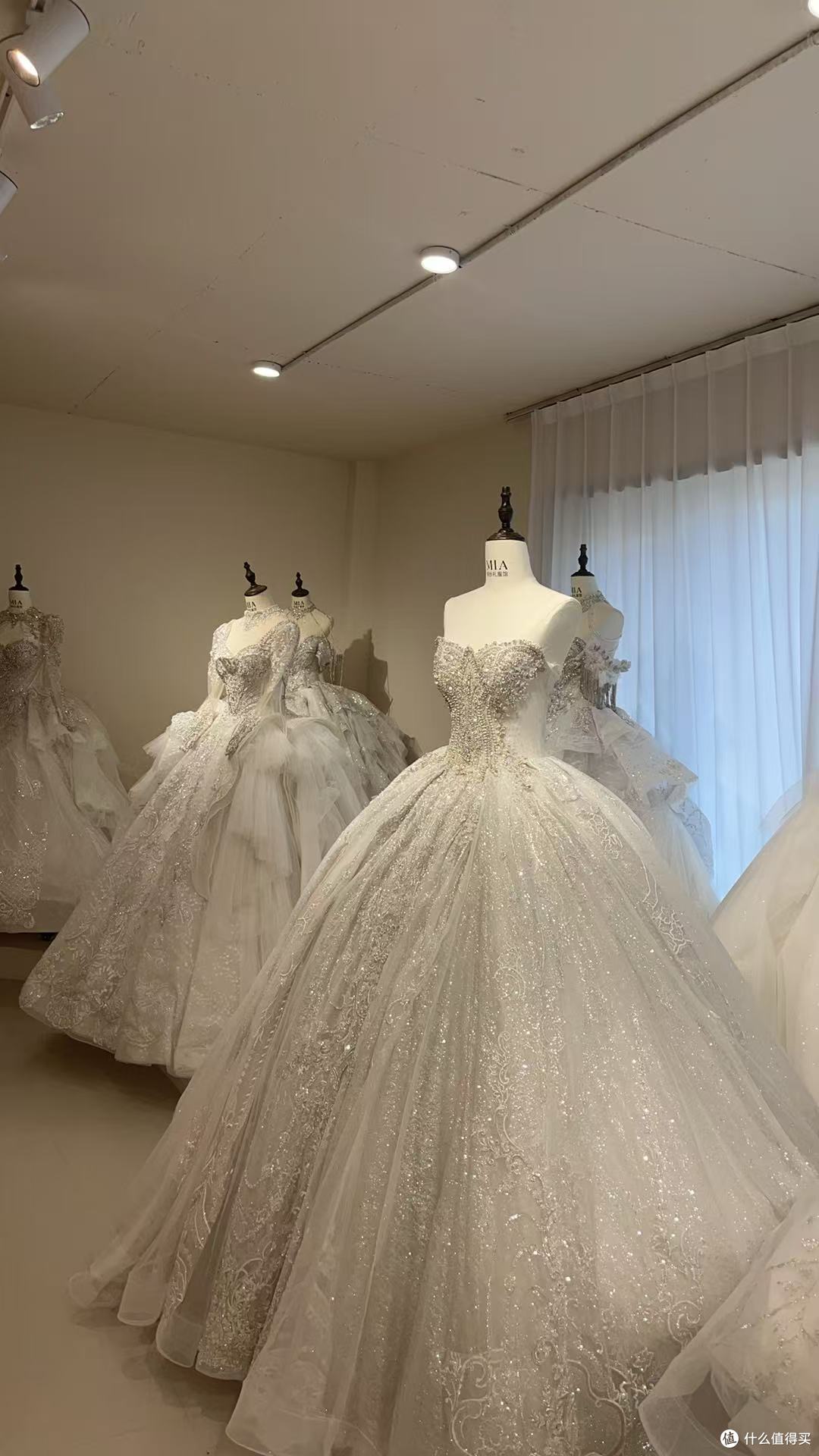 黄石租中式婚服贵还是西式婚纱?价格差多少?
