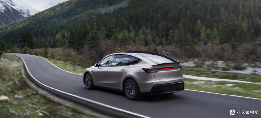 所有看不见的地方,用料都是顶级的?33.9万起,特斯拉 Model Y L