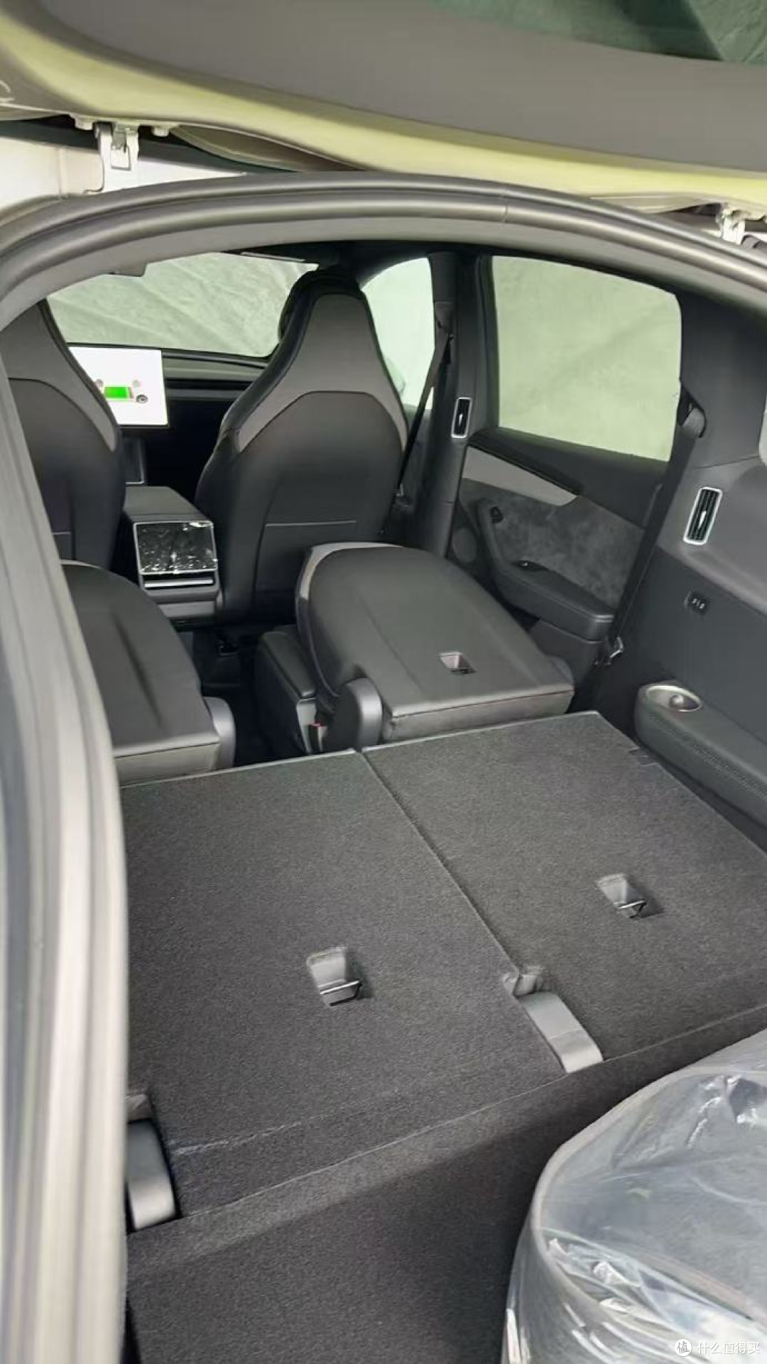 所有看不见的地方,用料都是顶级的?33.9万起,特斯拉 Model Y L