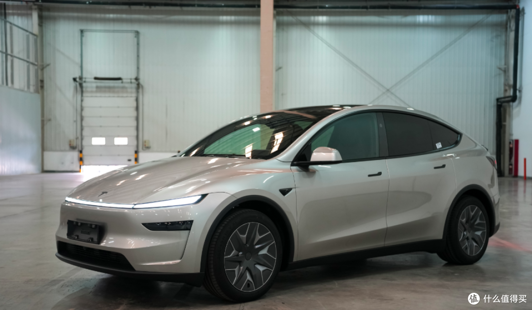 所有看不见的地方,用料都是顶级的?33.9万起,特斯拉 Model Y L