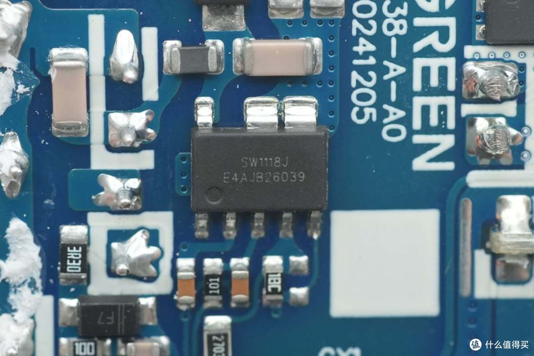 支持33W PPS/UFCS融合快充，绿联45W氮化镓快充充电器拆解