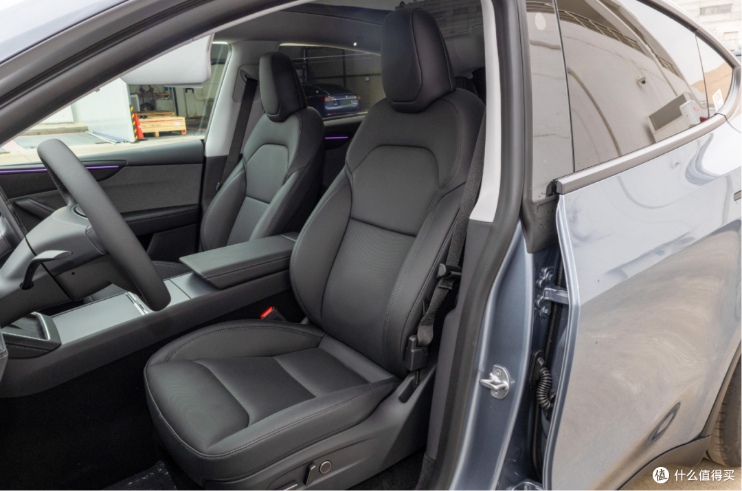特斯拉Model Y L六座版上市！33.9万起，理想i8遭遇最强狙击？