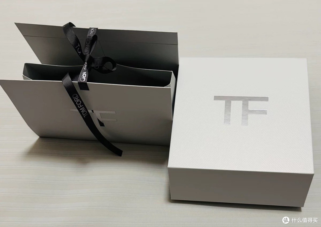 TF黑金唇镜22号与新色N4，为妻打造水晶唇的浪漫惊喜