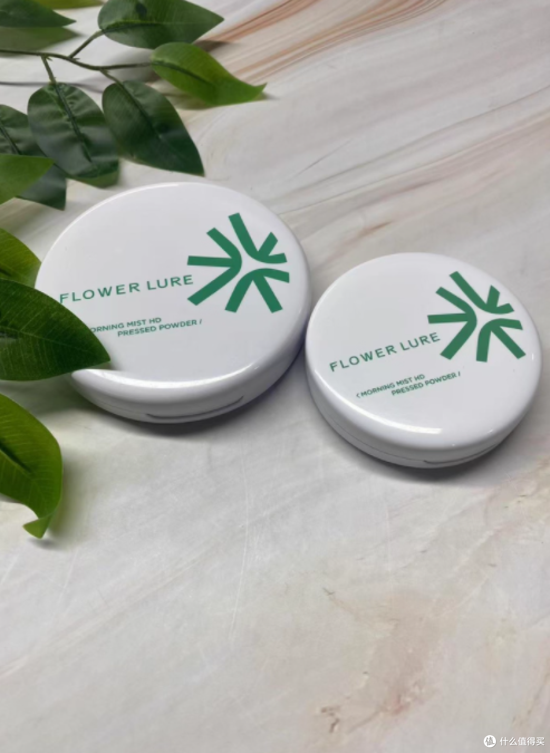 花间颂粉饼：定妆控油的美妆神器