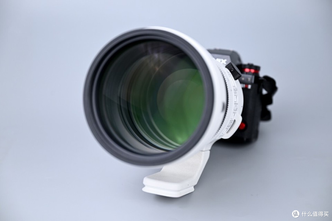 适马200mm F2 DG OS：大光圈长焦镜头的全能王者