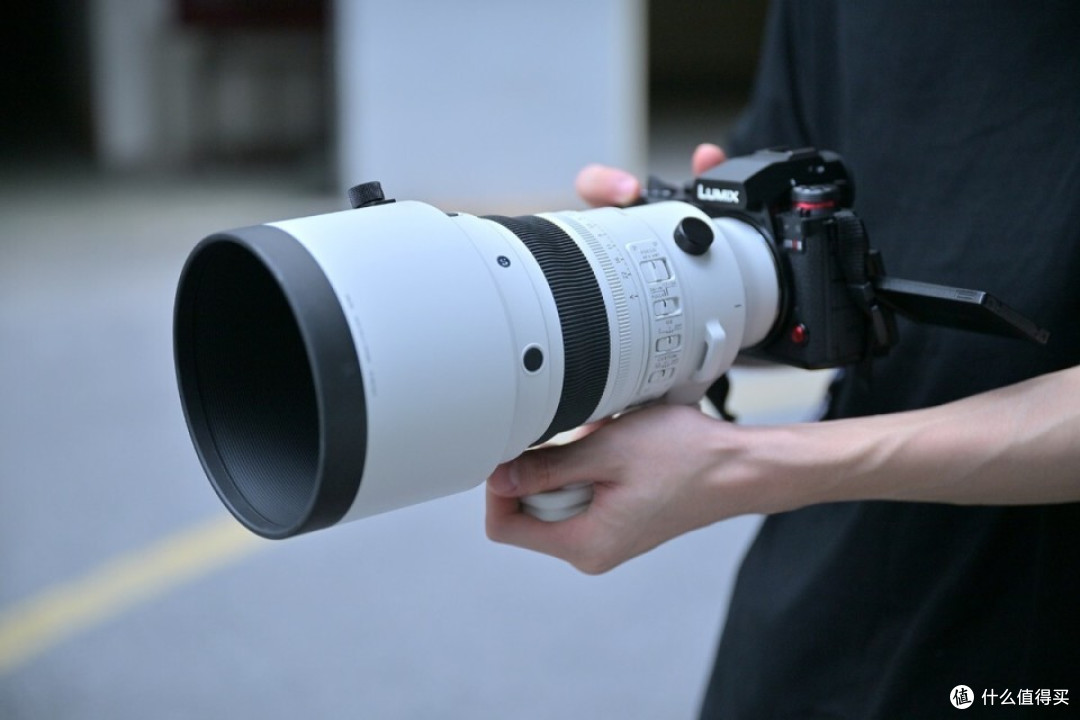 适马200mm F2 DG OS：大光圈长焦镜头的全能王者
