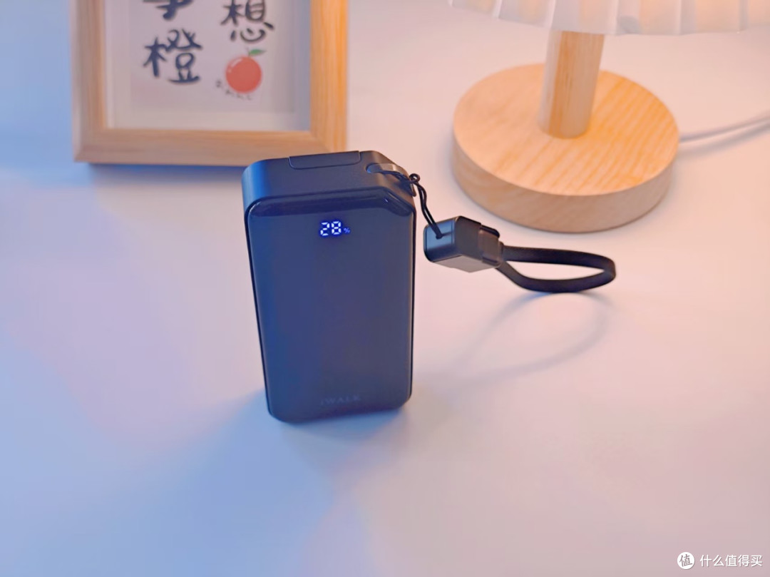 小巧带线+大容量快充+支架, iWALK 掌心宝治好了我的出差焦虑