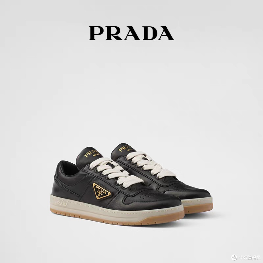 Prada女士运动鞋材质与设计解析