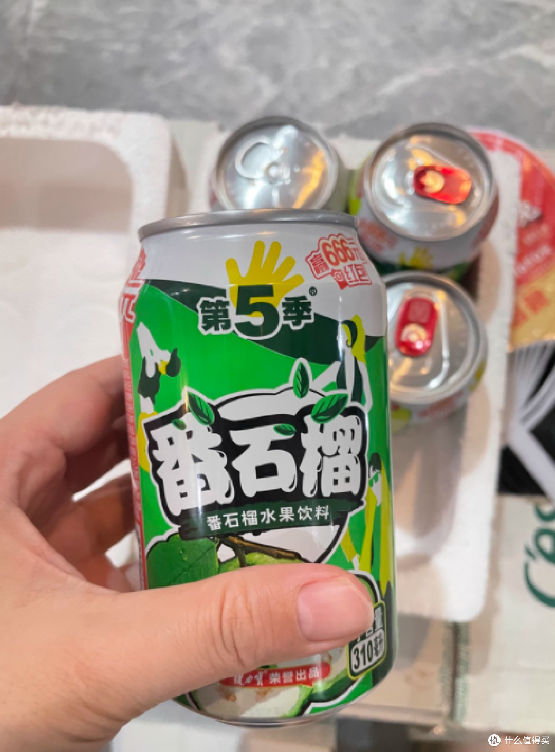 健力宝易拉罐碳酸饮料汽水：荔枝、番石榴、水蜜桃味的奇妙之旅