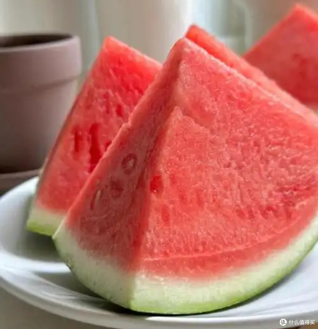 夏日清凉美食大搜罗:冰淇淋、西瓜、凉面,哪一款是你的最爱?