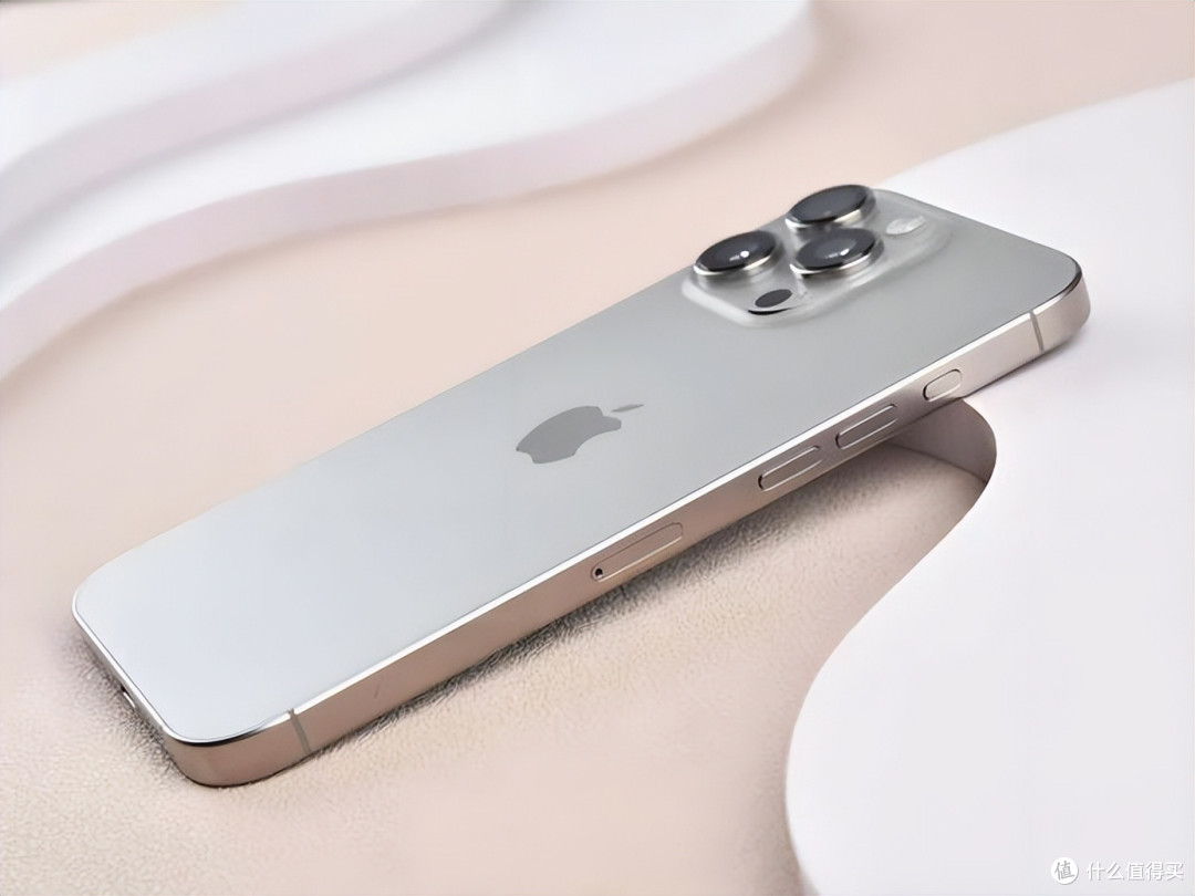 苹果终于妥协了，iPhone16 Pro Max高端市场的“破局者”