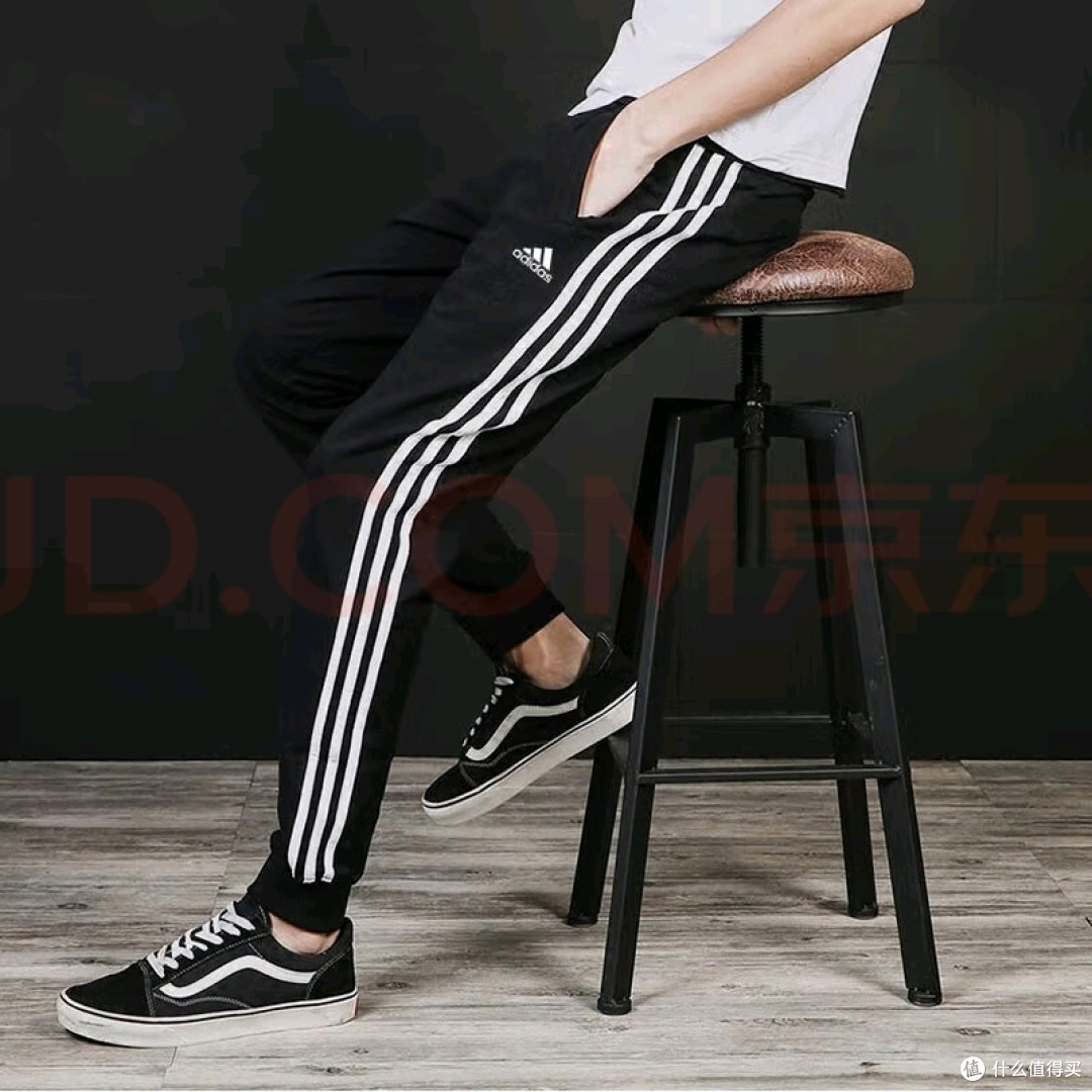 阿迪达斯休闲运动裤的多场景适配
