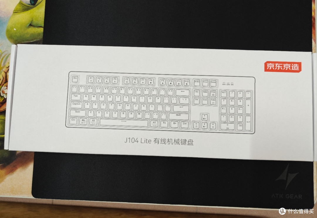 京造J104Lite 百元红轴的办公与游戏平衡术