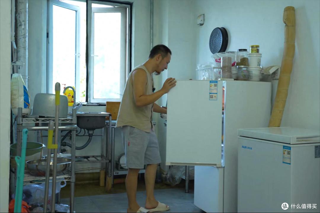 所兴美学 笔墨间的生活印记,渠梁探访艺术家陈建超