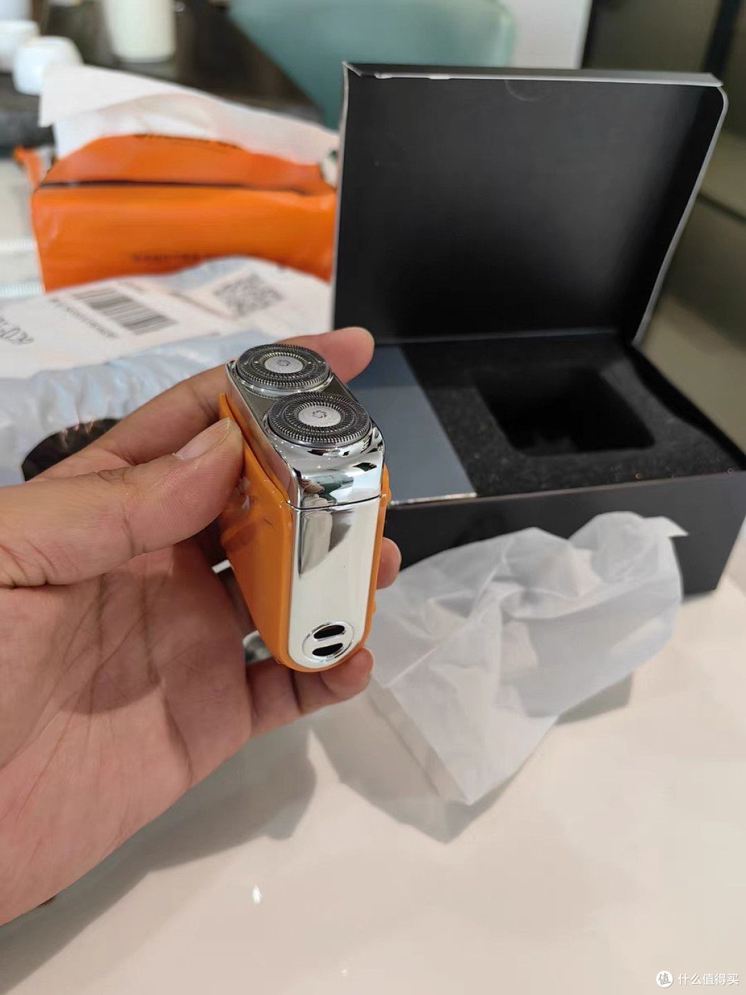 实用电动剃须刀，出差好帮手