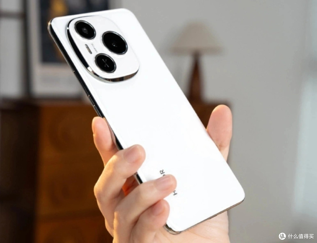 荣耀彻底摊牌了，12GB+512GB突降至1869元，8000mAh+北斗卫星消息