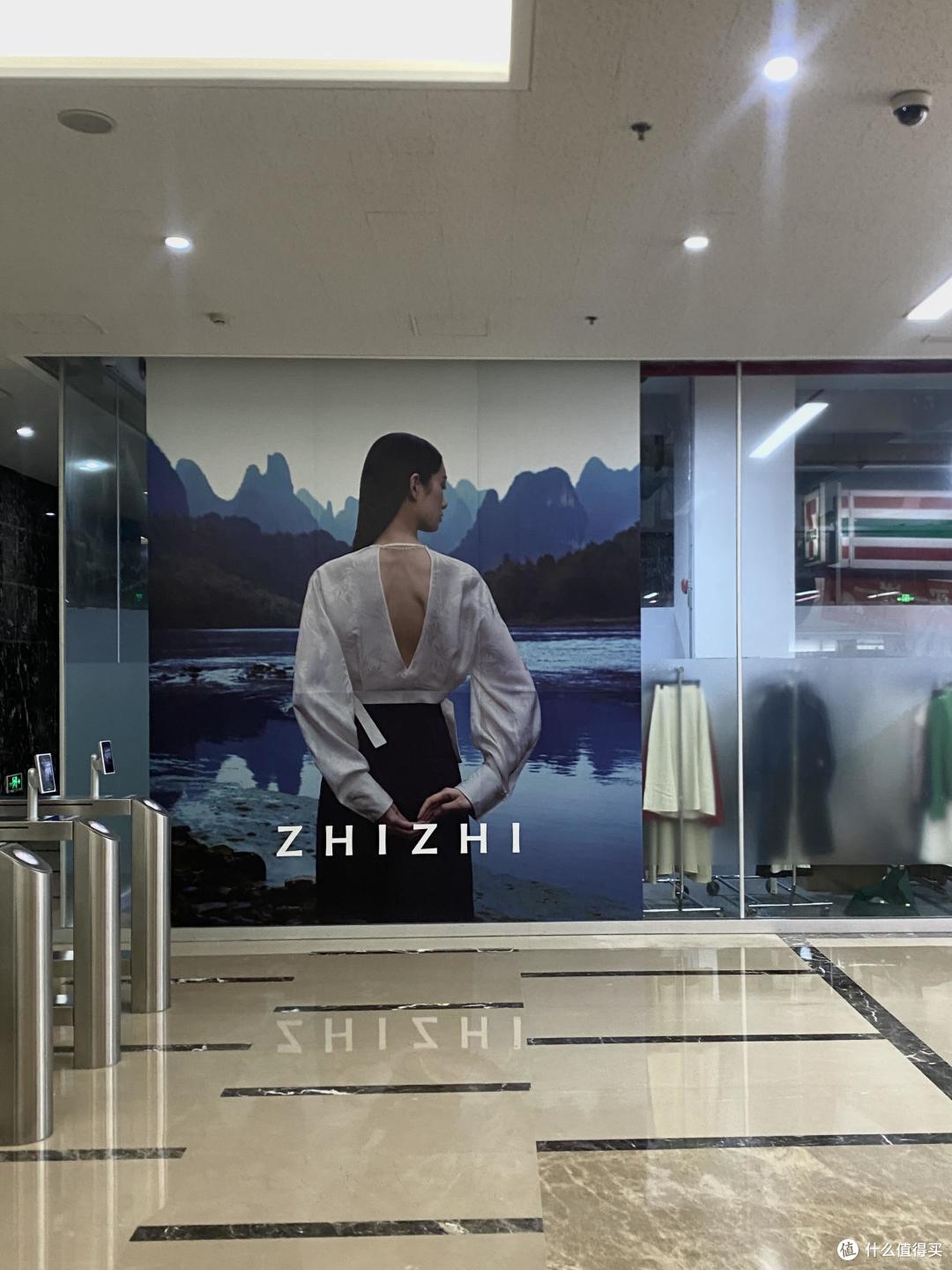 买国货女装，别只盯着之禾、雅莹！这5个品牌中年穿出质感不烧钱