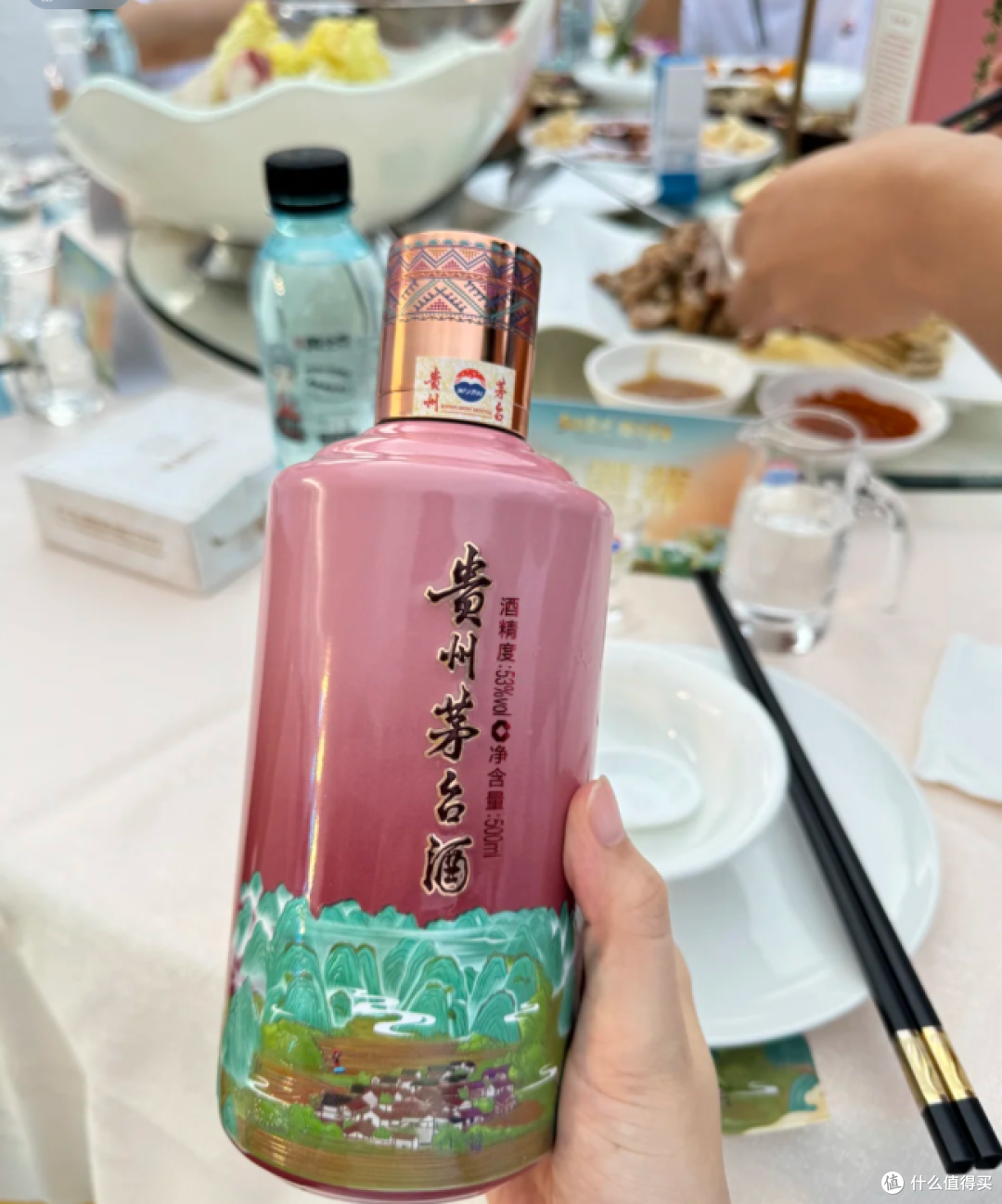 茅台崩了!最大的难题,是年轻人不会在小红书上晒茅台