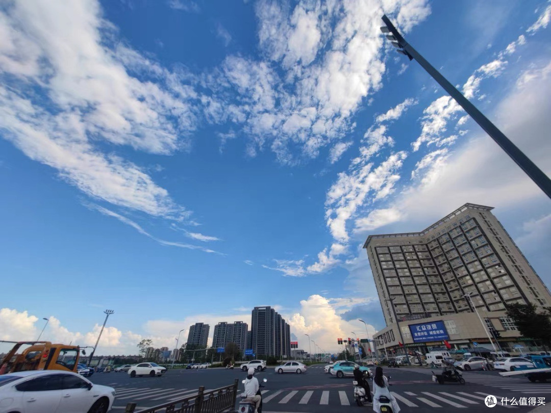 iPhone 16 Pro Max：旗舰机的完美与妥协