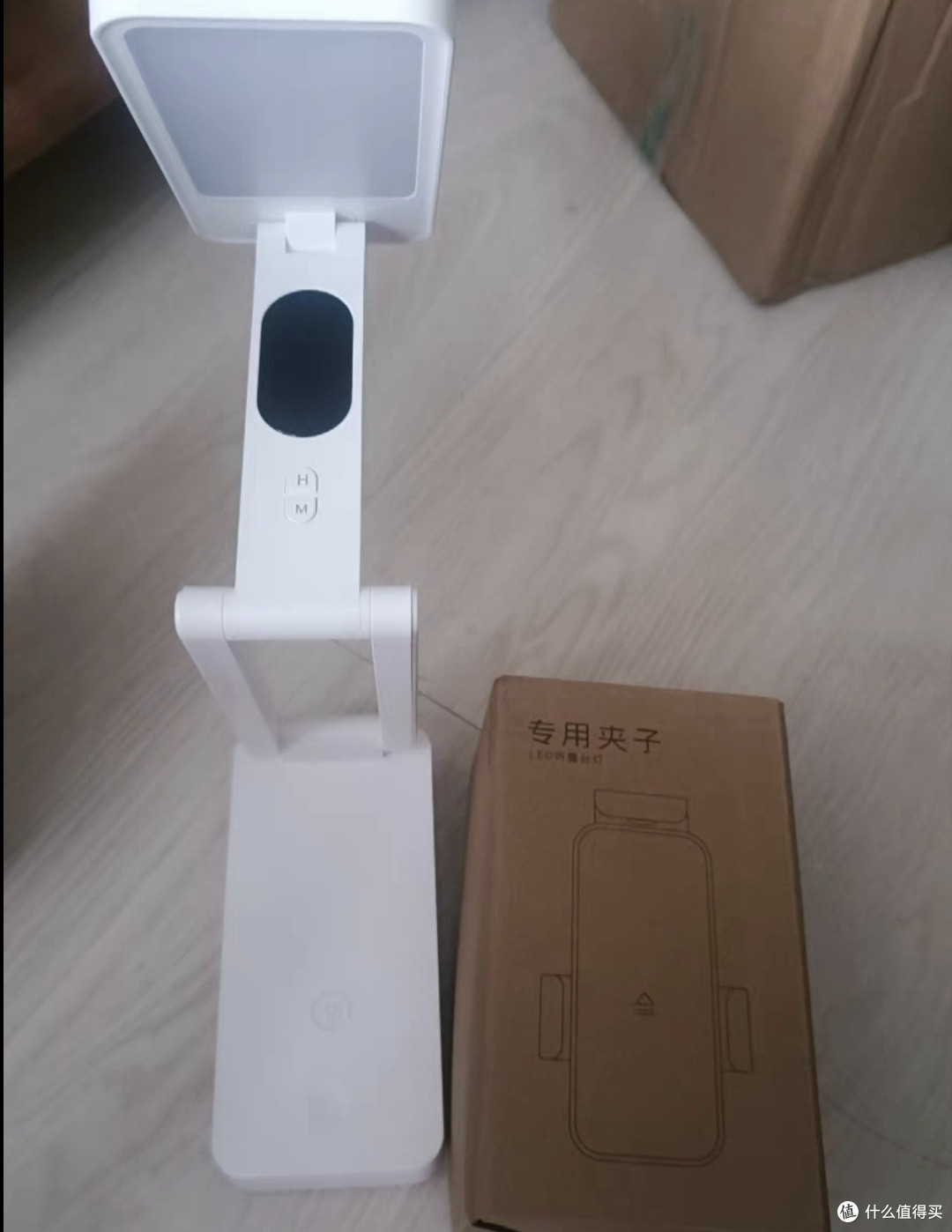 折叠充电台灯：学生党的贴心伙伴