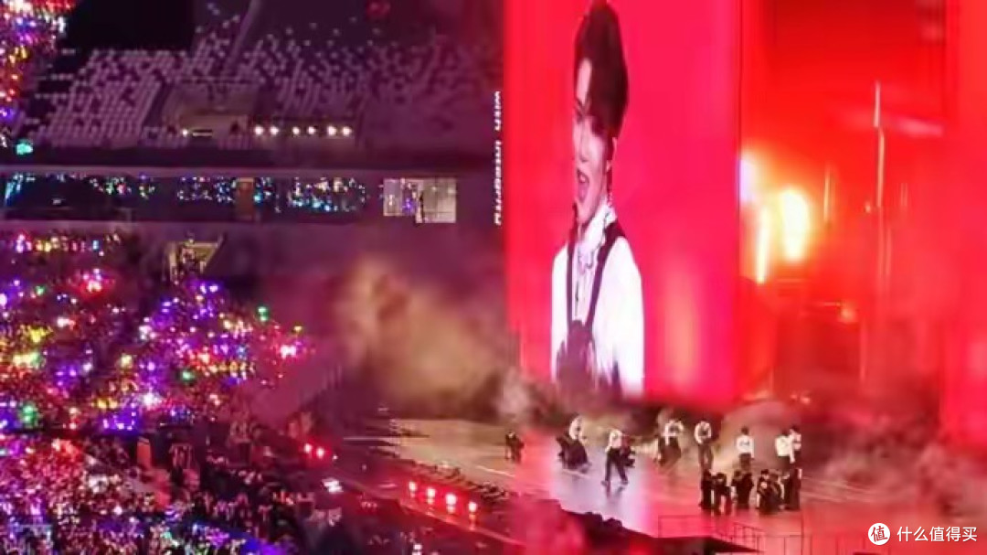 时代少年团演唱会场内5万场外4万，别在内衣、丝袜里藏禁带应援了！
