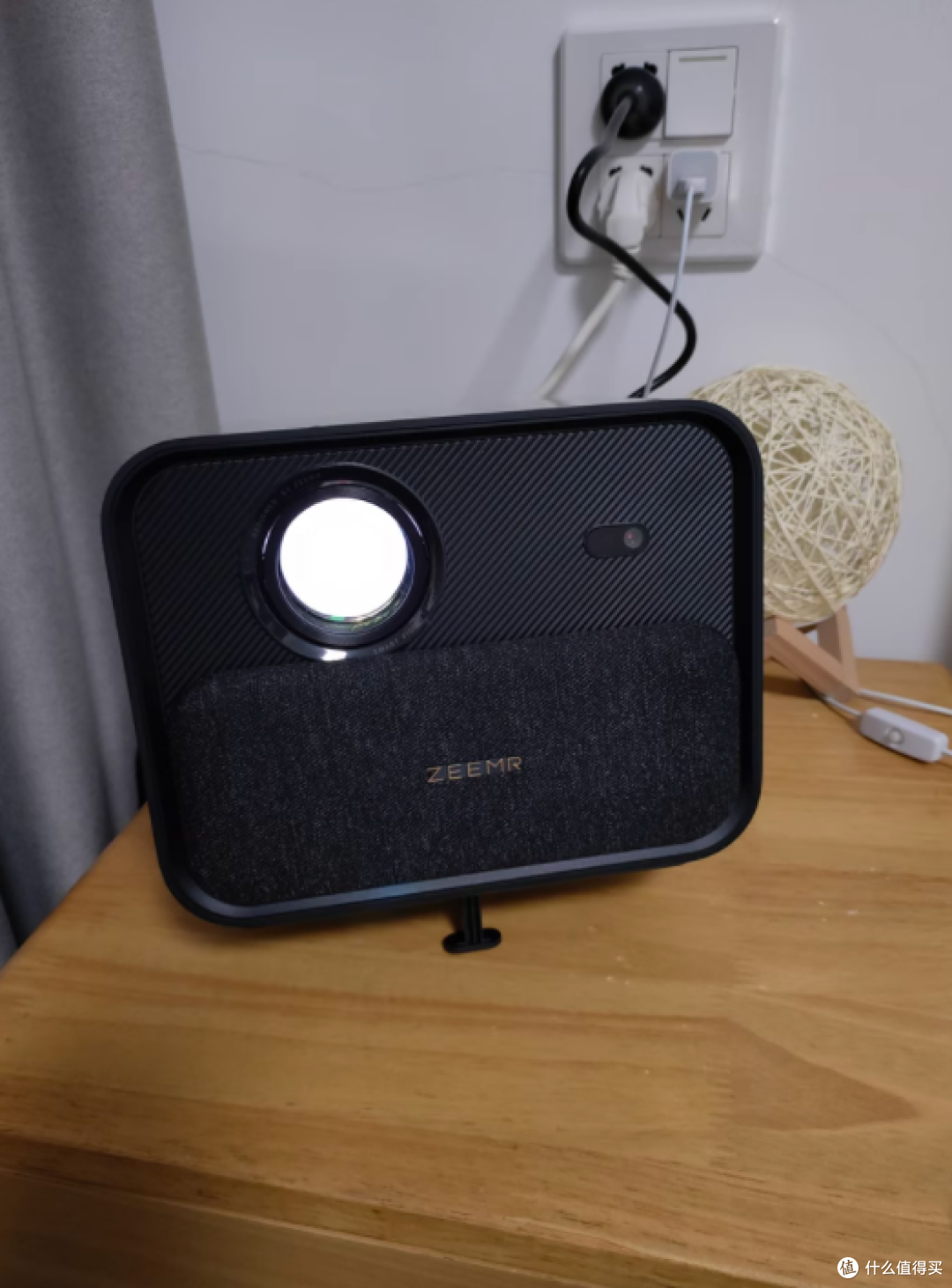 🎬家庭影院新宠 | 知麻 Z1 PRO 投影仪测评