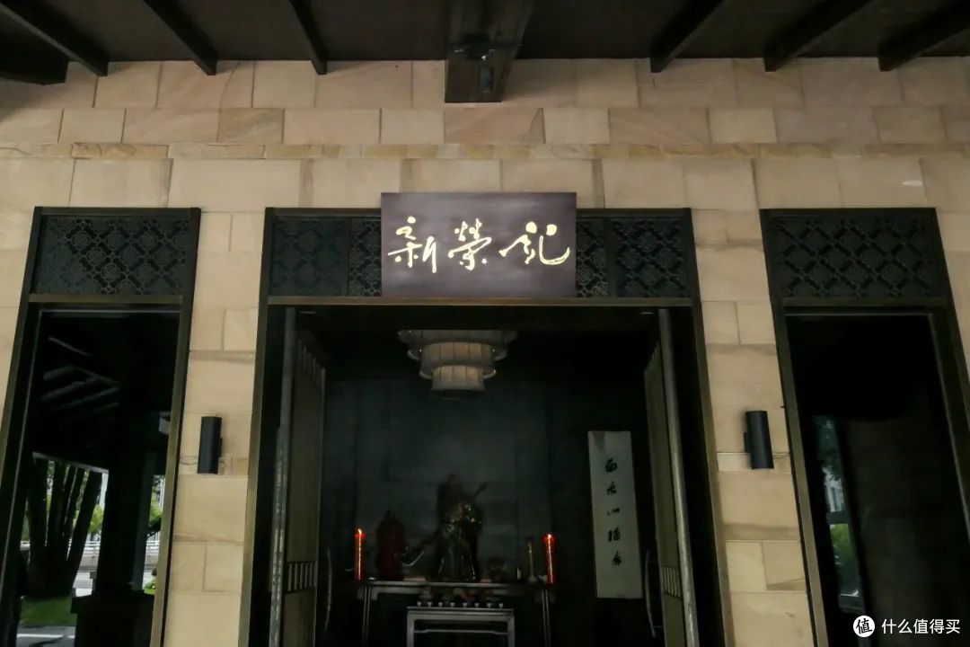 逛石窟吃新荣记,才是这座城市的正确打开方式