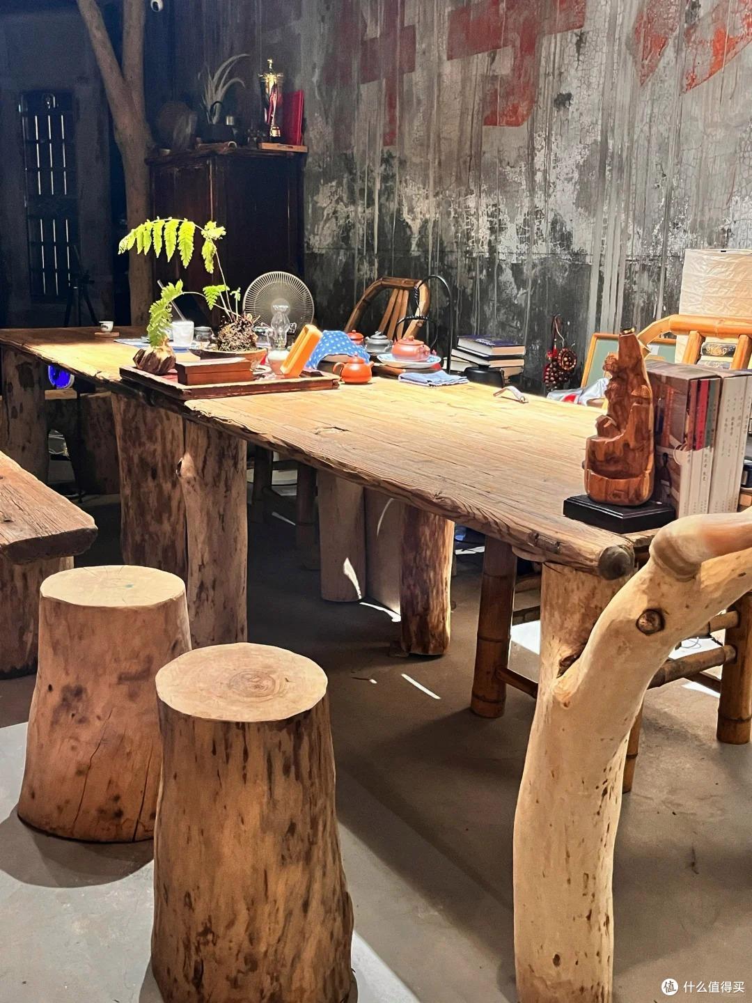 福建一男子,因“入住毛坯房”走红,仅一茶室就圈粉无数,真高级