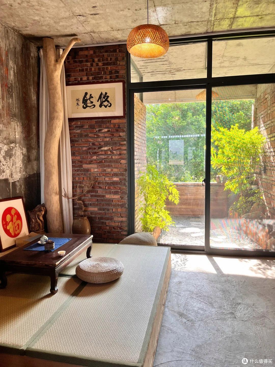 福建一男子,因“入住毛坯房”走红,仅一茶室就圈粉无数,真高级