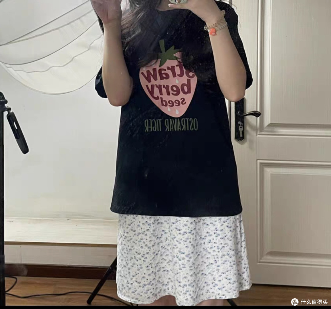 谁说T恤难选?这款手绘短袖超赞