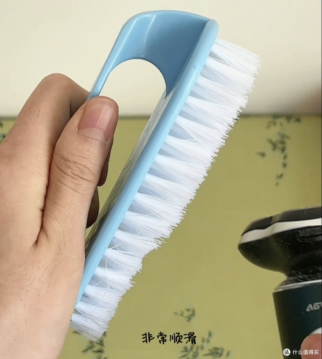 男人必备利器!高转速满分剃净度挑战千元级,未野MAX剃须刀评测