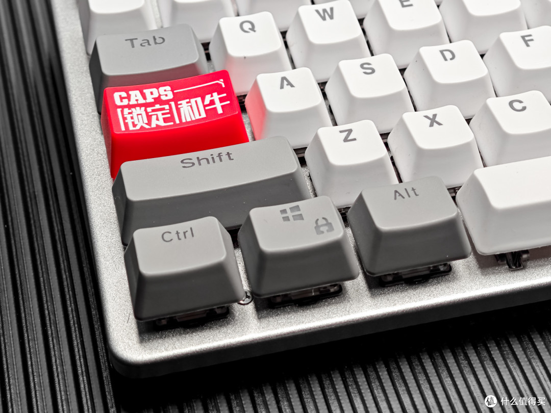 40块入手的肯德基×ROG“信仰之键”:金玉其外的儿童玩具摆件