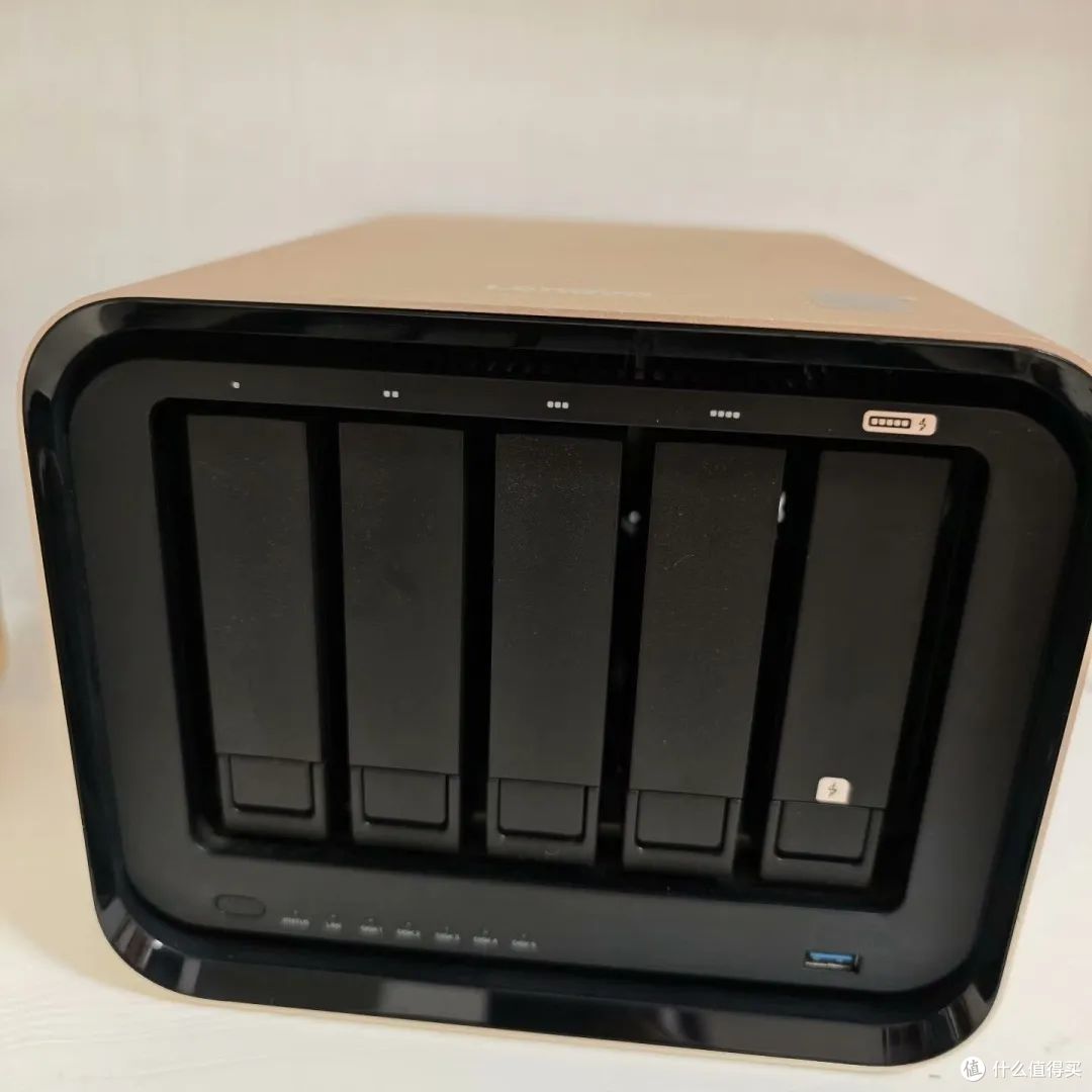 599买5个3.5寸盘位NAS,铝合金外壳小巧好看