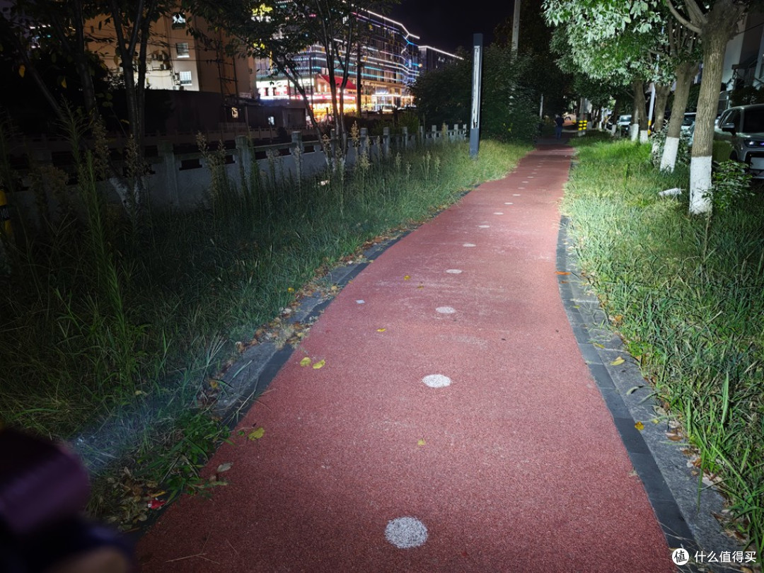 Fenix HM55R头灯:轻巧多能,点亮户外