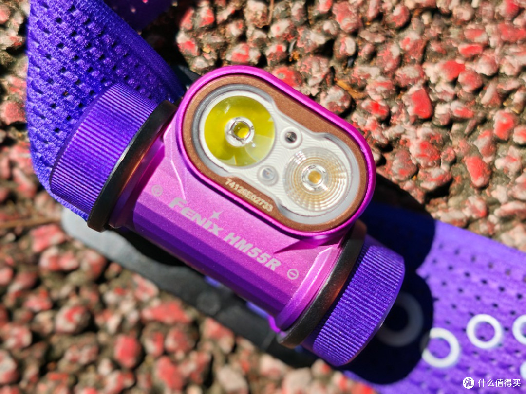 Fenix HM55R头灯:轻巧多能,点亮户外