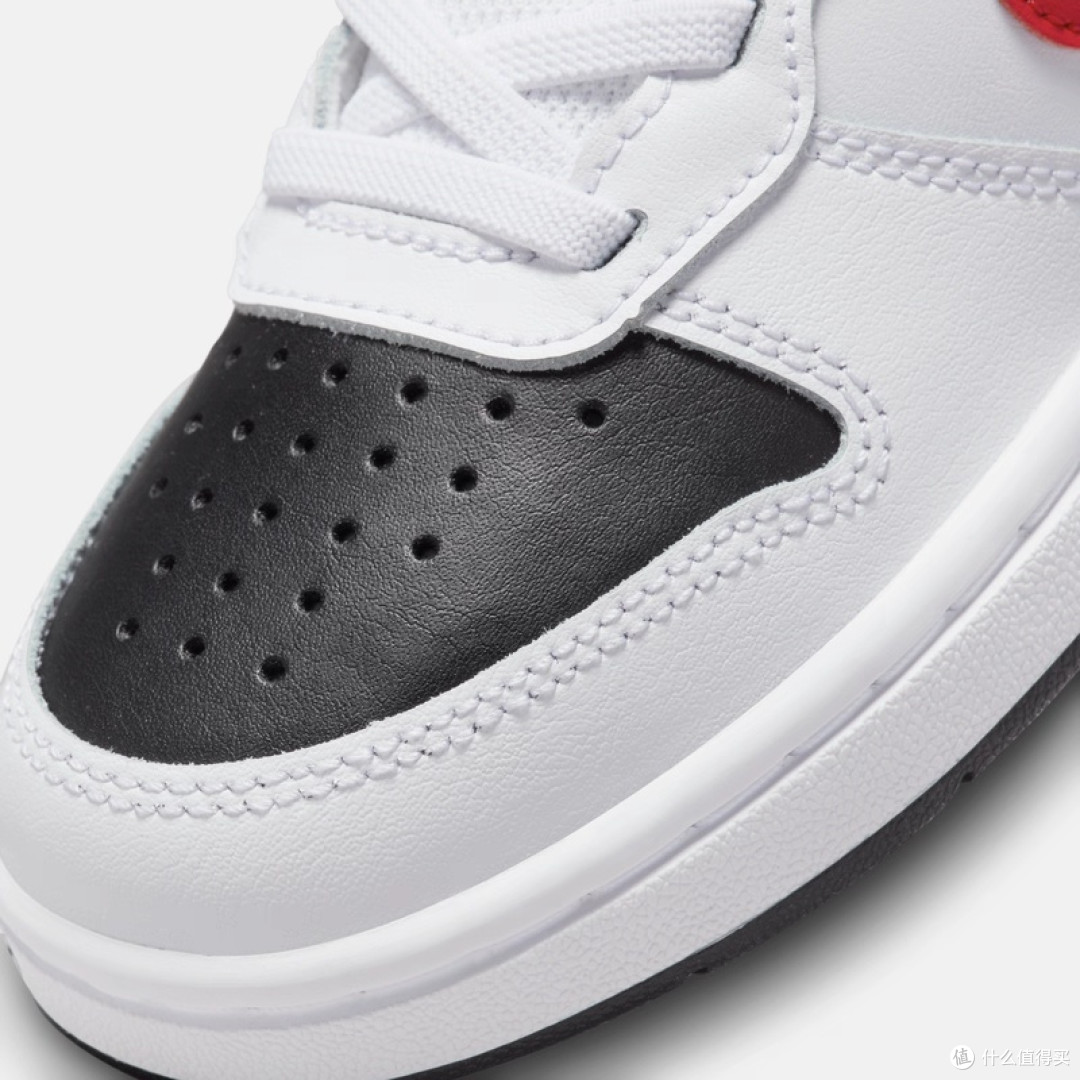 Nike酷菠萝童鞋:冬季实用与童趣设计