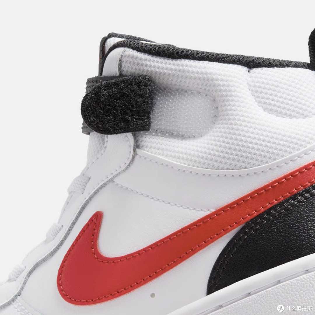 Nike酷菠萝童鞋:冬季实用与童趣设计