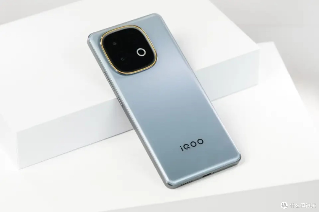 2025公认接近完美的4款手机,全部高价低配,16GB+512GB大跳水