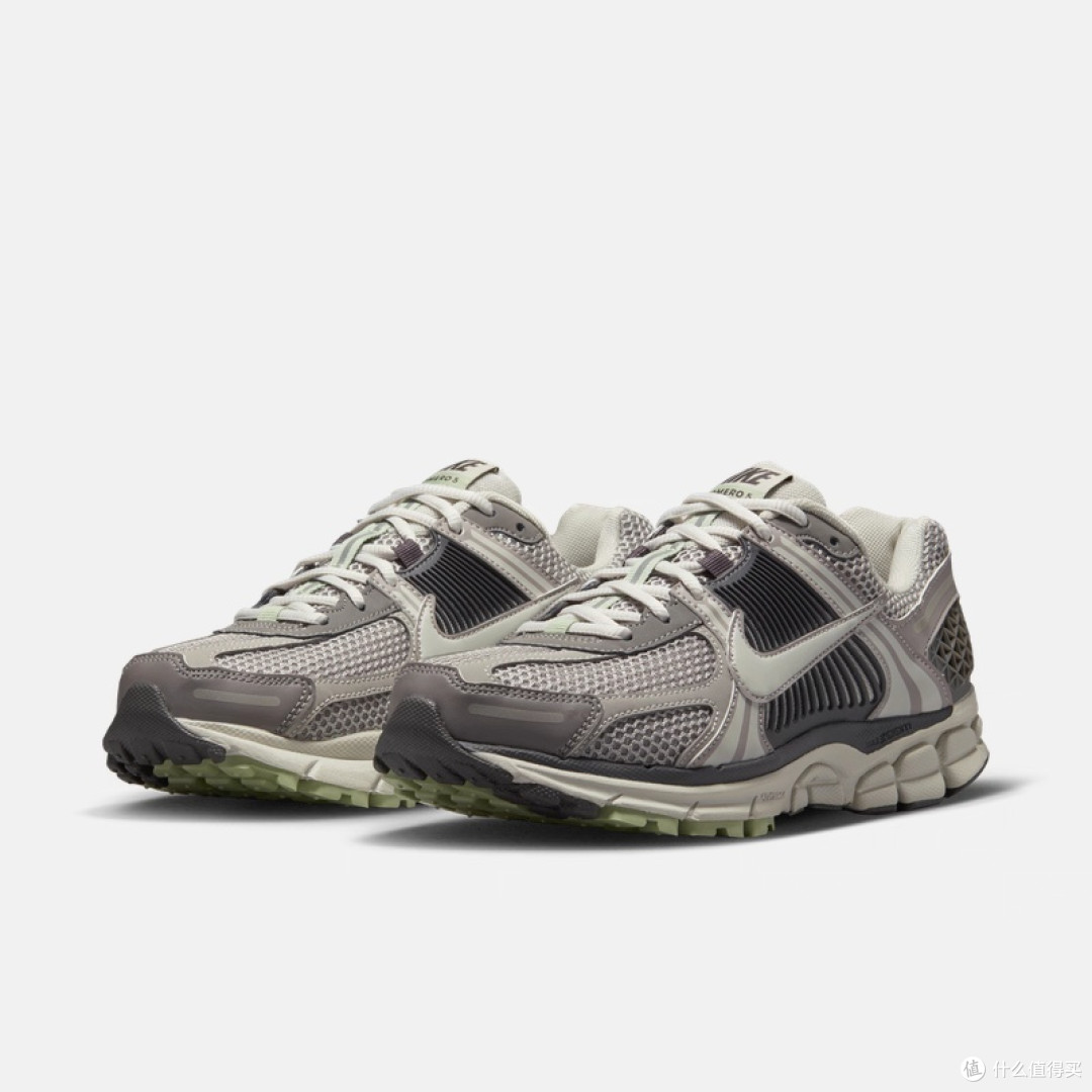 NIKE ZOOM VOMERO 5 复古跑鞋评测